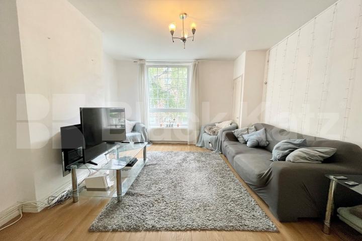 Superbly located to either London Bridge or Borough  Long Lane , Borough / London Bridge